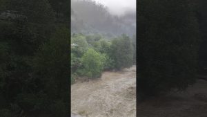 Inondations, Colères sur la Route et Glissements de Terrain