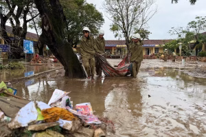Inondations meurtrières : le centre du Vietnam frappé par des pluies torrentielles