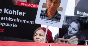 Iran: Cécile Kohler et Jacques Paris, détenus depuis 2022, sortent de prison et restent en Iran