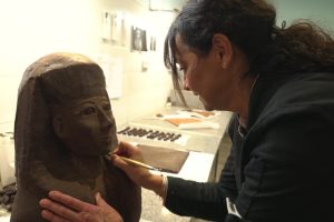 "Je choisis l'arôme qui me convient" : recettes originales, sculptures gourmandes, Lucrèce Courtin ou la passion du chocolat