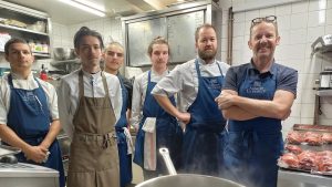 "Je déteste l’idée d’un plat signature" : ce chef étoilé ne veut "pas être figé dans le temps" comme au musée Grévin