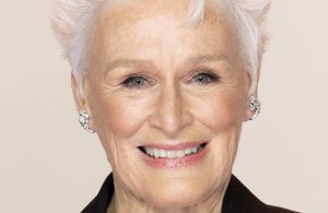 À 78 ans, Glenn Close parle de son rapport au maquillage et de l'importance d'être soi-même