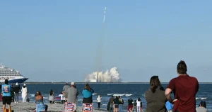 Jeff Bezos : son entreprise spatiale récupère le propulseur de sa fusée après le décollage