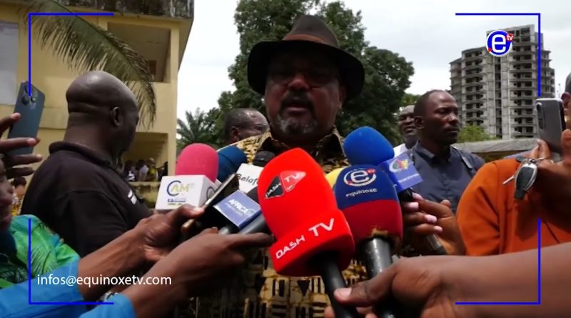 Joshua Osih vote au Lycée Joss à Douala 1er pour 2025