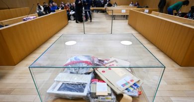 Jugée pour avoir empoisonné ses filles, la mère se dit "innocente" et nie tout mensonge