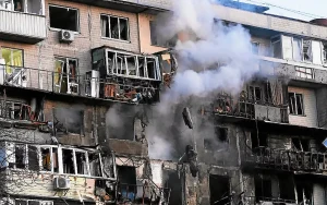 Kiev ciblée par une vaste attaque russe qui a fait six morts, une centrale nucléaire russe touchée