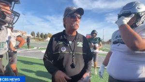 Un coach de football universitaire, héros d'une série Netflix, tué par balle en Californie