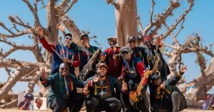 L'Orchestra Baobab, légende sénégalaise, passe fêter ses cinquante ans à Fribourg | RTS