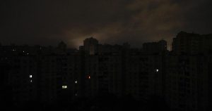 L'Ukraine visée par une importante attaque russe sur ses infrastructures énergétiques | RTS