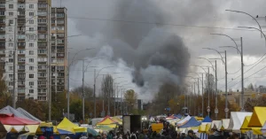 La Russie tue six personnes et Kiev riposte sur un port