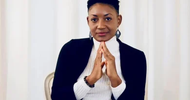 La guadeloupéenne Laurence Joseph, comédienne, actrice, auteure et chanteuse, est sur scène en Martinique