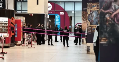 La police tire sur un homme armé d'un couteau à la gare Montparnasse à Paris