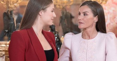 La reine Letizia et ses filles Leonor et Sofia adoptent le color-block sur le tapis rouge