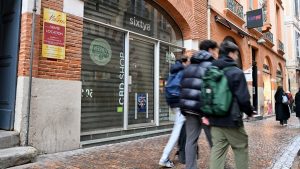 La rue Saint-Rome peine à garder ses commerces ouverts à Toulouse, la mairie réfléchit à une taxe supplémentaire