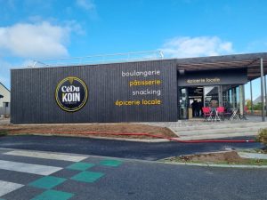 La seule boulangerie de ce bourg des Côtes-d’Armor renaît dans un bâtiment moderne