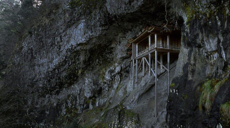 La statue en pied de Zaô Gongen et le mystérieux pavillon Nageire-dô