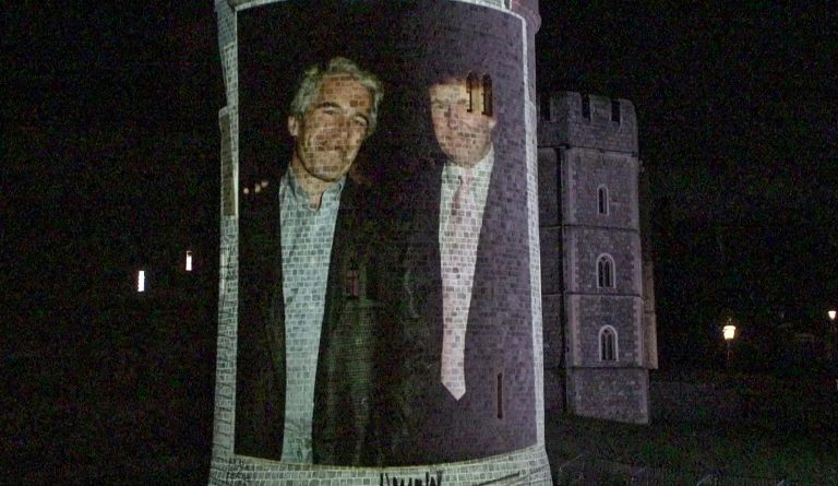 L'affaire Esptein encore relancée, Trump sur la défensive