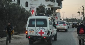 L'armée israélienne affirme que trois corps reçus vendredi de Gaza ne sont pas ceux d'otages | RTS