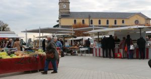 Le Creusot. Place Schneider transformée : les Creusotins plébiscitent le retour du marché, l’enclume divise