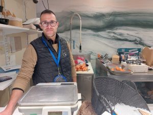 "Le MOF c'est le graal" : ce poissonnier-écailler de l'Oise rêve de devenir le meilleur de France