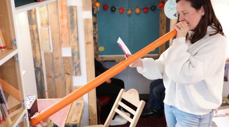 Le Poétobus sillonne la Normandie pour faire aimer la poésie