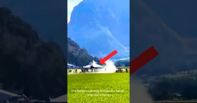 Le Rafale crée une onde de choc qui projette les spectateurs Le Rafale crée une onde de choc qui projette les spectateurs