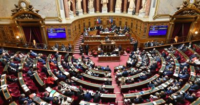 Le Sénat vote pour augmenter le temps de travail annuel de douze heures