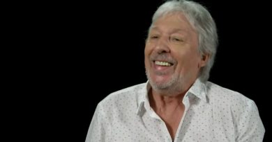 Le chanteur Cookie Dingler dans Gsuntheim - ICI