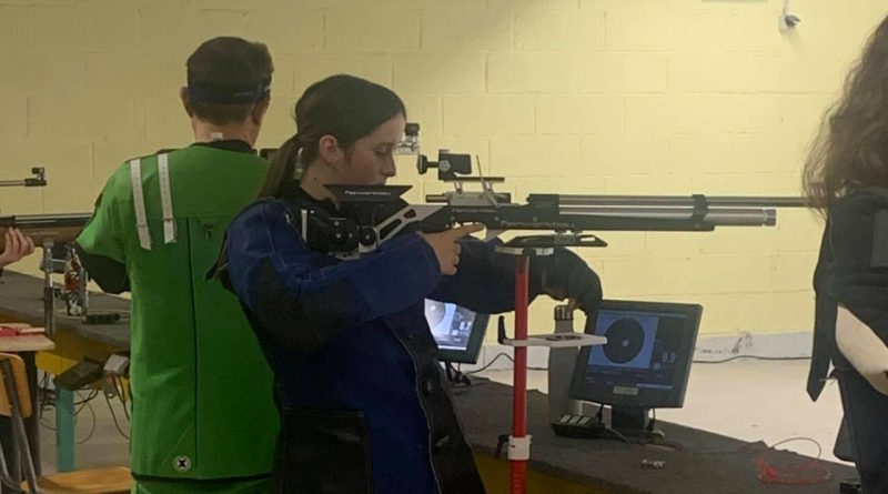 Le club de tir sportif de Vire Normandie brille à domicile et qualifie des tireurs pour les régionaux