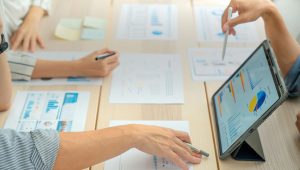 Le contrat est en intérim pendant plusieurs mois avec embauche possible par la suite. - ICI