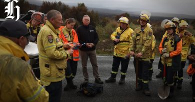Le ministre de la Défense civile Mark Mitchell sur l'incendie de Tongariro