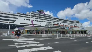 Le paquebot Renaissance effectue son escale inaugurale à Pointe-à-Pitre
