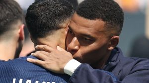 « Le roi d’Afrique » : Kylian Mbappé félicite Achraf Hakimi après l’obtention de son Ballon d’or africain