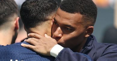 « Le roi d’Afrique » : Kylian Mbappé félicite Achraf Hakimi après l’obtention de son Ballon d’or africain