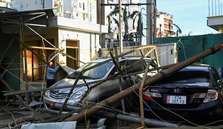 Le typhon Kalmaegi fait cinq morts au Vietnam, après 188 aux Philippines