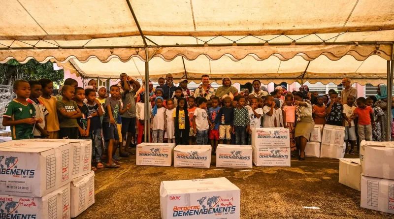 L'école d'Acoua 1 reçoit des colis de fournitures scolaires en provenance de l'Hexagone