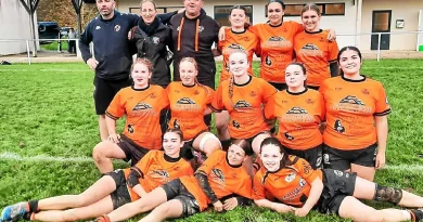 L’équipe des féminines de moins de 18 ans du club de rugby de Carhaix victorieuse face aux Briochines