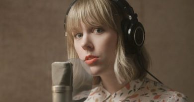 Les Champs-Élysées : Joe Dassin et Pomplamoose en duo