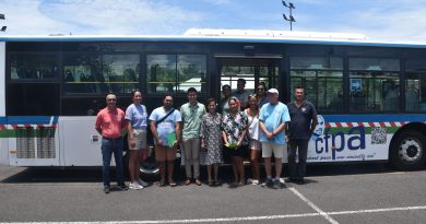 La première promotion des CTC entoure la ministre de l’Emploi Vannina Crolas et son homologue en charge des Transports, Jordy Chan.