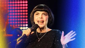 Les Essentiels de Décibels : Mireille Mathieu raconte l'importance du public français dans sa carrière - ICI