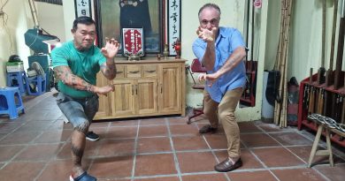 Charles Laux au Vietnam avec Philipe Gaudin, maitre du Shaolin Hung-Gar.