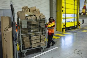 Les députés approuvent la mise en place d'une taxe de deux euros pour les "petits colis"