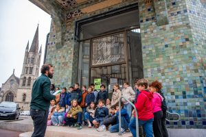 Les élèves à la découverte de l’Art déco limougeaud