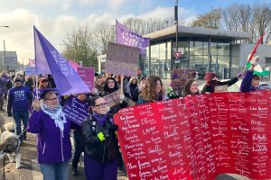 "Les femmes ne sont pas assez protégées" : ils manifestent contre les violences faites aux femmes