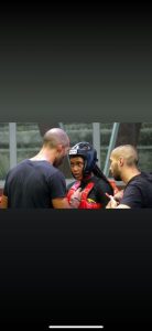 Les filles prêtes à mettre le monde K.O