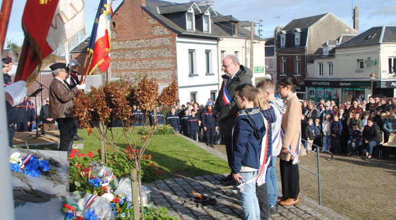 Les jeunes générations honorent la mémoire du 11 novembre à Eu