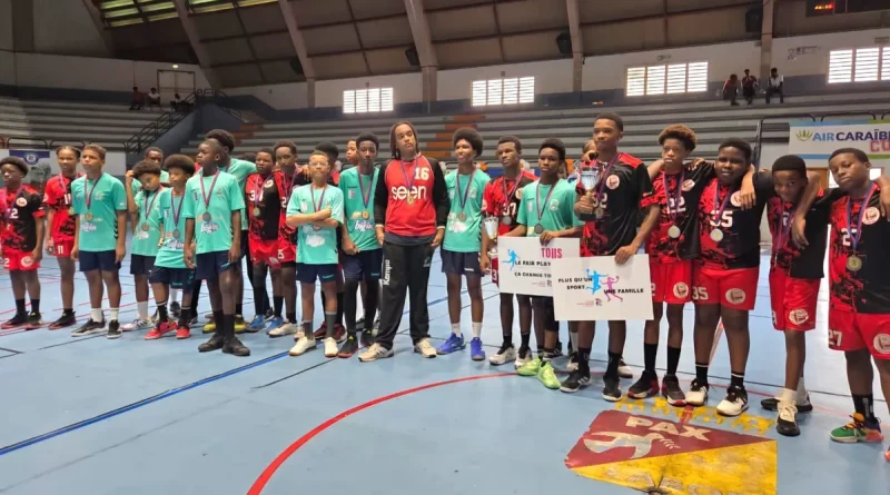 Les jeunes mis à l'honneur avec le Trophée des Champions de handball au palais des sports du Lamentin
