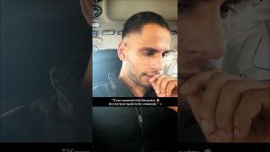 Les larmes d'un frère derrière le sourire de sa sœur