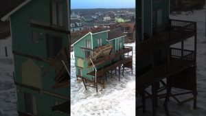 Les maisons côtières de Buxton menacées par la tempête