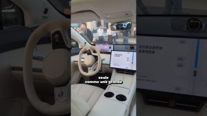 Les phares bleus de cette voiture : explications !